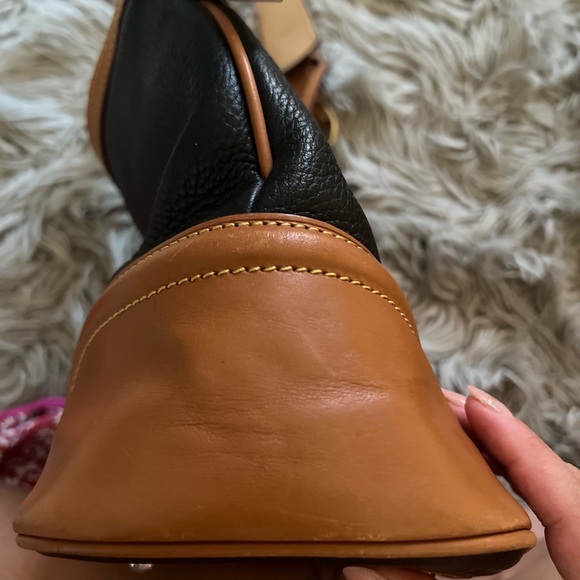 EUC Dooney shoulder bag - Picture 3 of 8